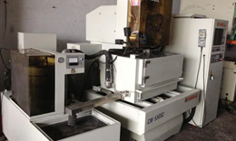 燒錄通治具生產(chǎn)設(shè)備-線(xiàn)切割加工